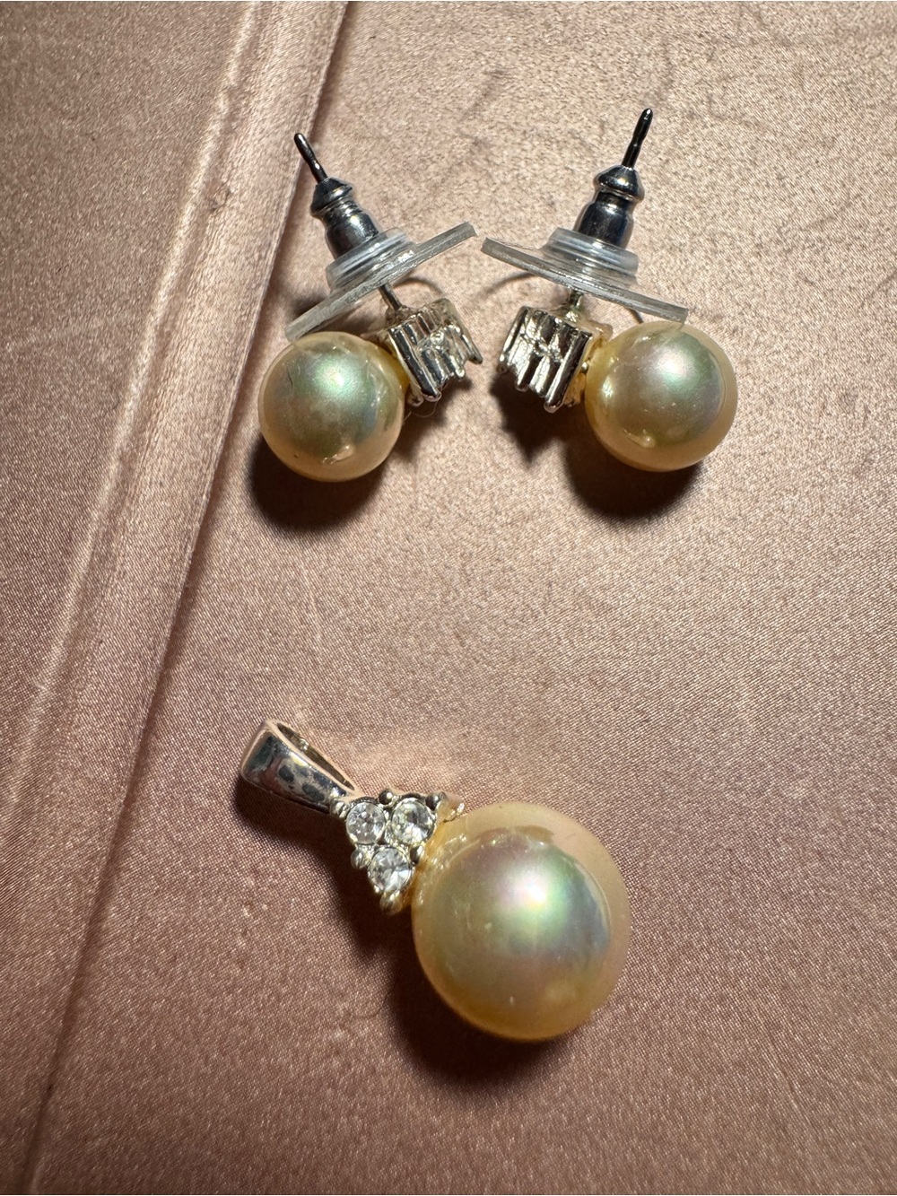 Faux Pearl Drop Pendant & Stud Earrings Set - Iridescent Cream Pearls
